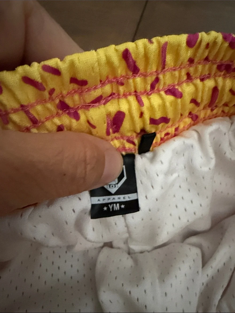 Baseball Lifestyle Youth Medium Sprinkle Shorts gradient pink & yellow - Picture 2 of 3